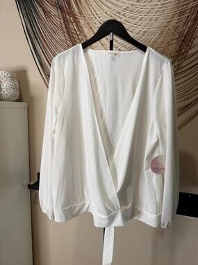 Full circle trends white cross front vented back 2X 3302